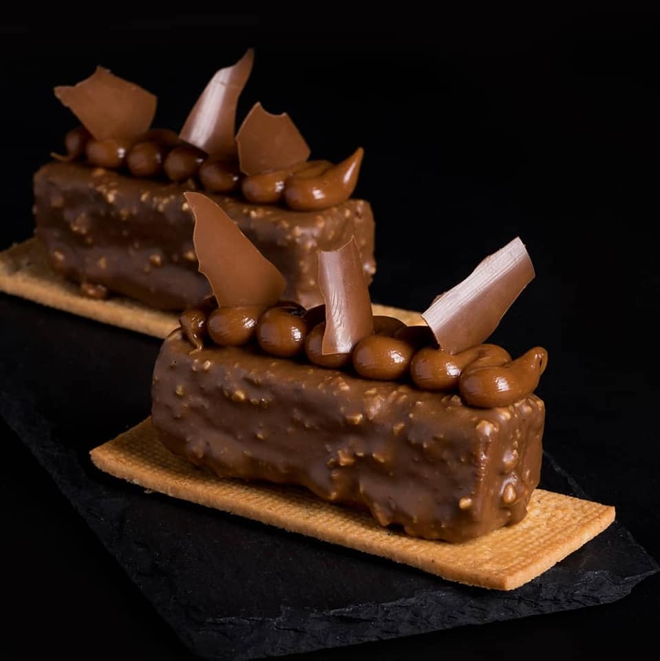 Rectangular hazelnut chocolate pastries with crémeux and chocolate shards