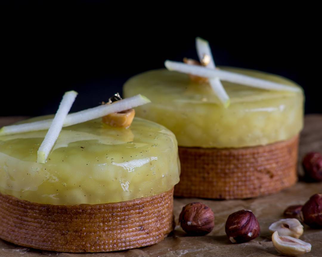 Green glazed tartlets with hazelnuts, cocoa shells and white chocolate decoration